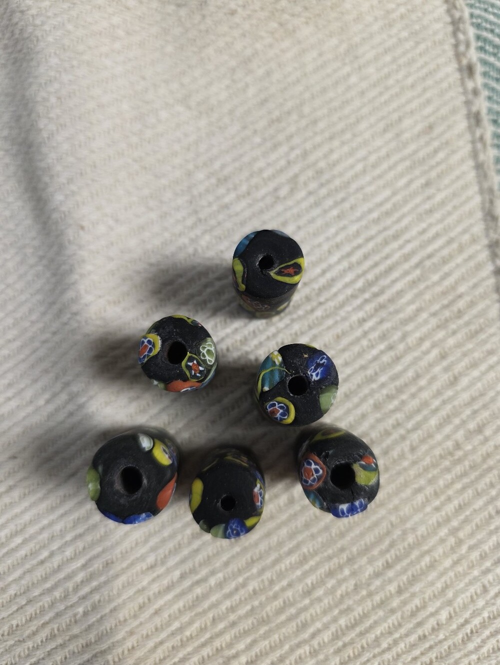 Multi Color Design Beads - Picture 3 of 5